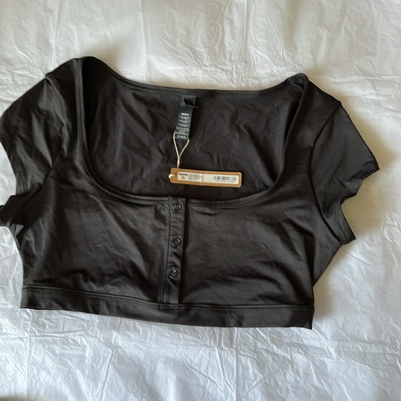 Skims‎ Swim Bikini Set super cropped T-SHIRT and mid waist bottom XL color onyx - Picture 3 of 5